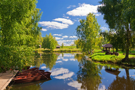 湖中的船科斯特罗马的公园俄罗斯图片