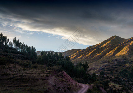 秘鲁库斯科市Cusco安第斯山脉图片