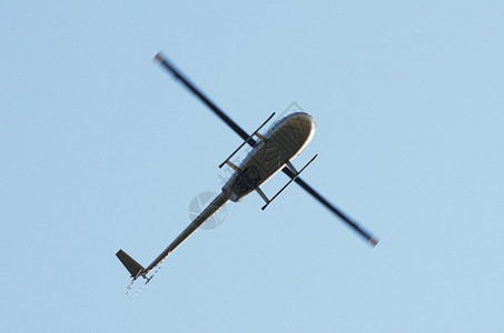 空中飞航摄影机的直升机底部景色空中图片