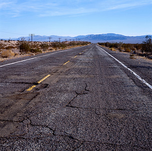 旧66号公路在美国加利福尼亚州莫怀德沙漠图片