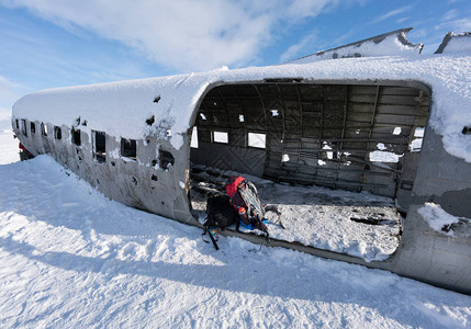 在冰雪覆盖的地貌冰岛欧洲被坠毁的图片