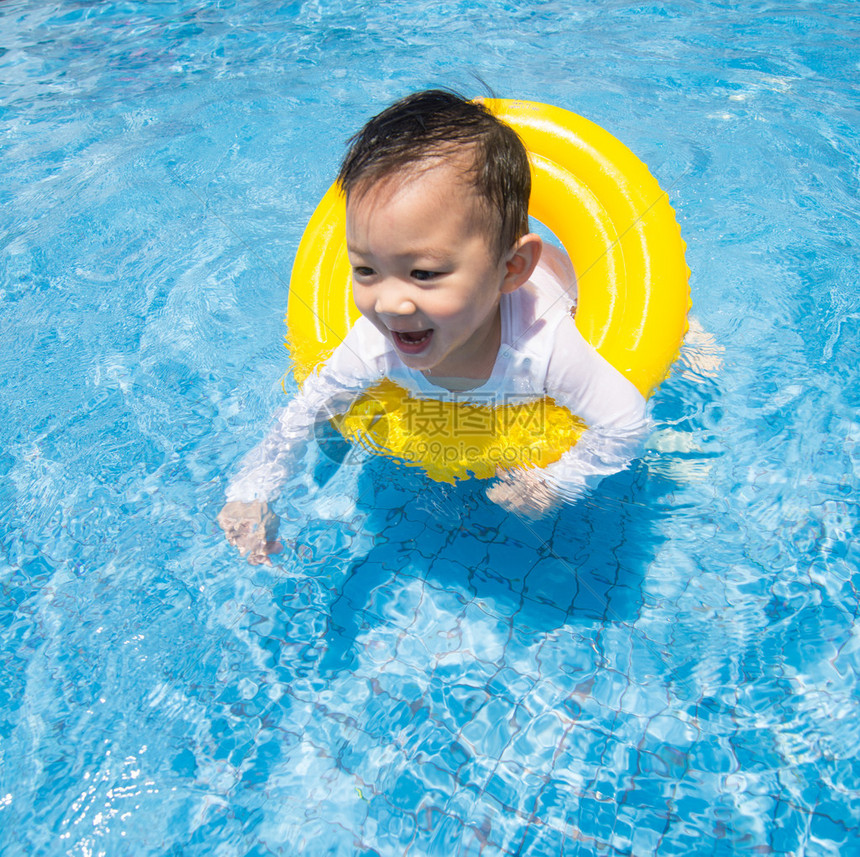 男婴泳池活动亚洲儿童游泳图片