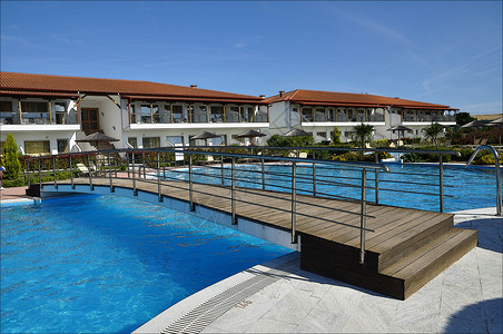 酒店游泳池前景图片图片