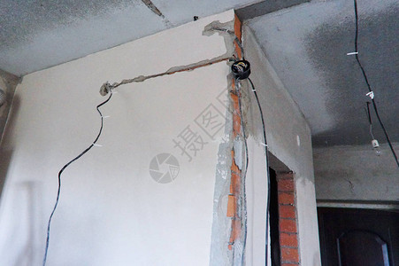 公寓维修内部建筑和维修工作用于电线的stroe图片