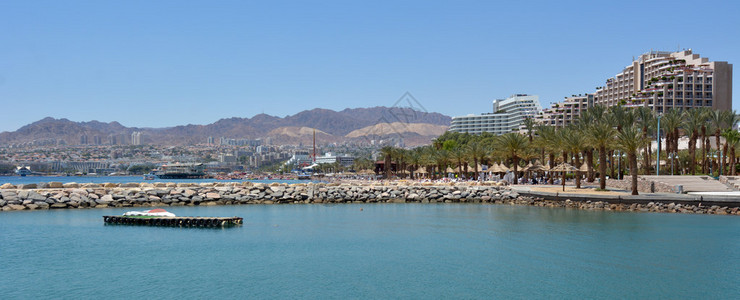 Eilat以色列最南端的度假城市全年提供巨大的海滩和温暖天气图片