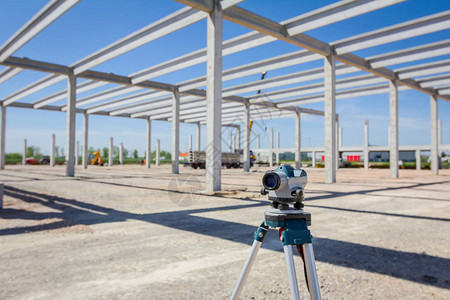 测量仪用于在施工现场测量水平测量员确保在进行大型建筑项目之前图片