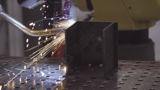 用于焊接的工业机械臂焊接机器汽车行业焊接在工图片