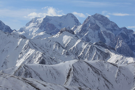 吉尔斯坦冬季的天山脉海拔4000米以上的山脉吉尔图片