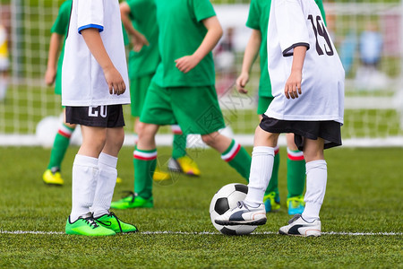 儿童足球比赛培训和足球锦图片