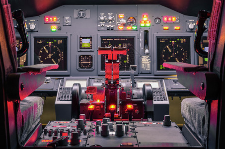 自制飞行模拟器的驾驶舱航空天工业发展的概念航空学习飞行员的图片