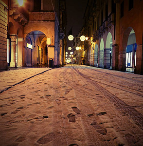 市中心的主要街道叫做意大利维琴扎市的CORSO高清图片