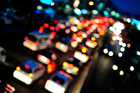 抽象出晚上交通的焦点图片