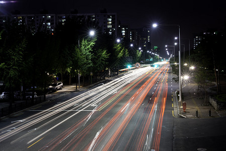 韩国首尔的夜景车灯模糊图片