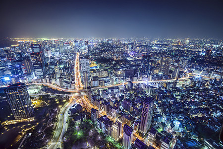 东京日本城市风景在晚上的图片