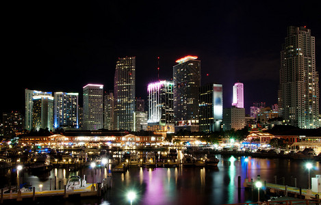 迈阿密市中心的夜晚图片