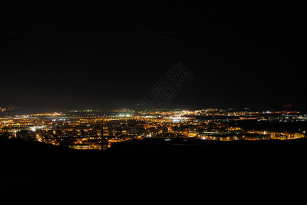 格拉纳达市的细节夜间照明图片