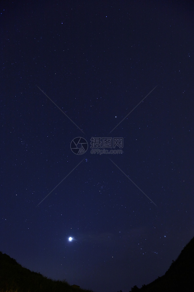 星在夜空中图片