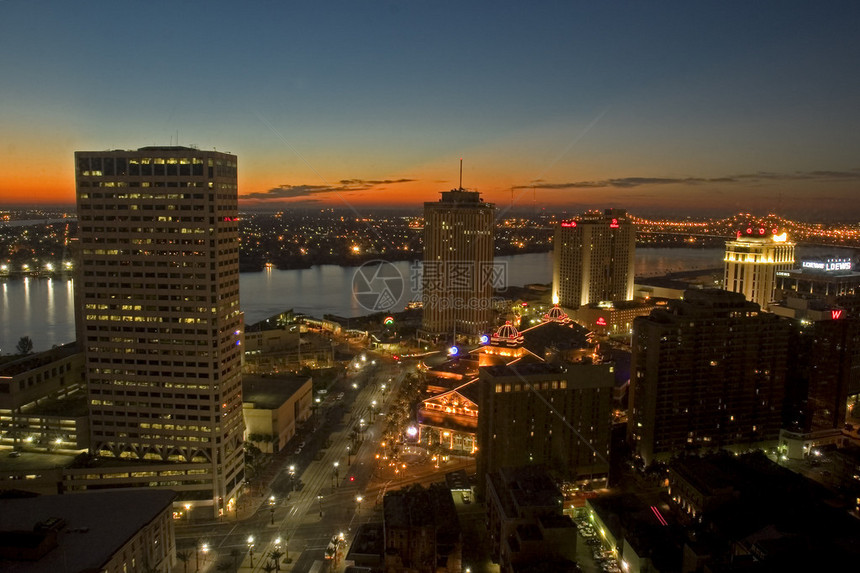 黎明时分新奥尔良和密西比河的晨景图片