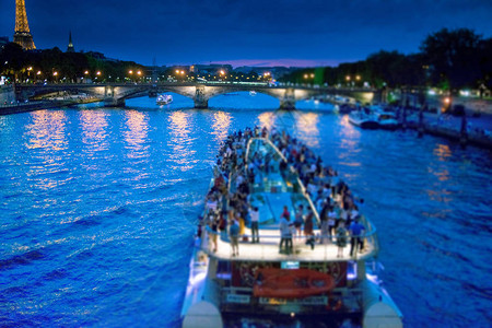 在法国巴黎的Seine河图片