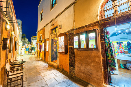 夜晚的圣托里尼岛希腊伊亚镇图片