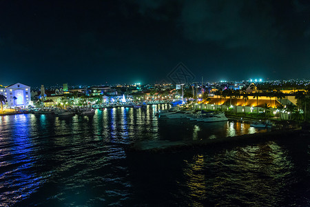 夜色有彩色灯光的阿图片