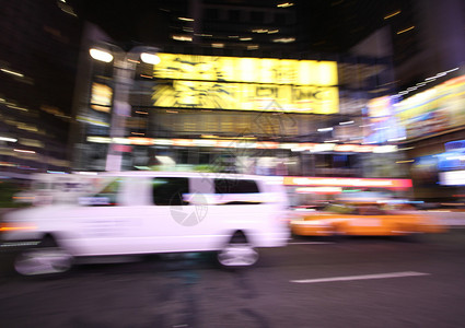 纽约时代广场中心的夜景图片