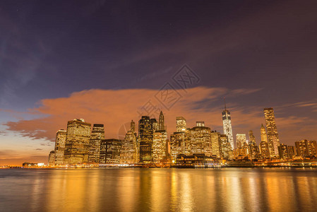 从布鲁克林俯瞰曼哈顿下城图片