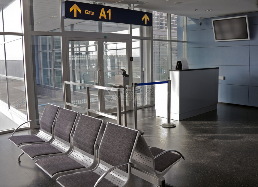 机场登机口的空座位图片