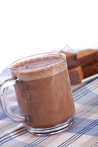 杯子里有新鲜的热巧克力背图片
