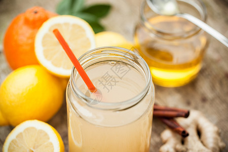 用柠檬西拿蒙姜汁和蜂蜜来健康饮用图片