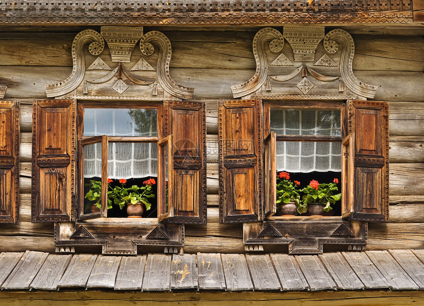 传统的装饰木制窗户图片