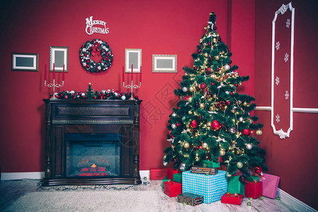 圣诞节有圣诞树和圣诞礼图片