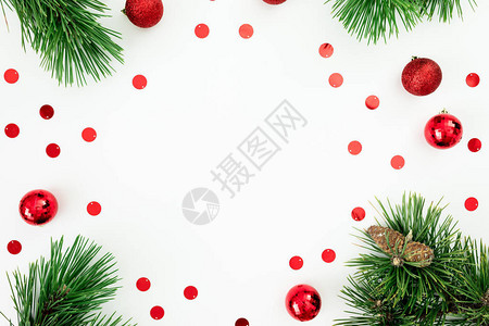 圣诞节框架由松树枝和红球装饰组成图片