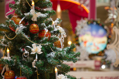 俄罗斯传统风格的圣诞树图片
