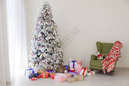 圣诞树和礼物圣诞装饰图片