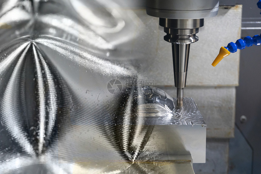 CNC铣床用实体立铣刀粗切注塑模具零件的抽象场景通过加工中心使用实体立铣刀进行图片