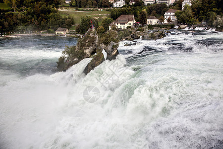莱茵瀑布欧洲最大的瀑布图片