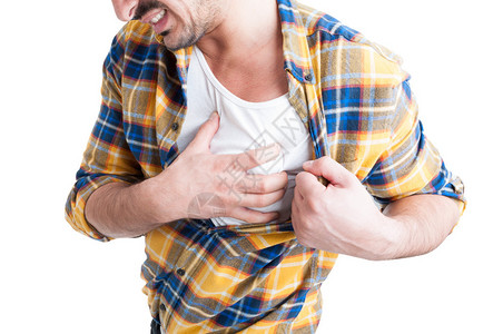 压力大的年轻人患有胸痛或心痛图片