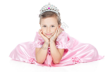 女公主身着银冠穿着粉红礼服图片
