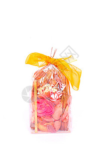 粉红花瓣在清晰的塑料袋中洗浴图片