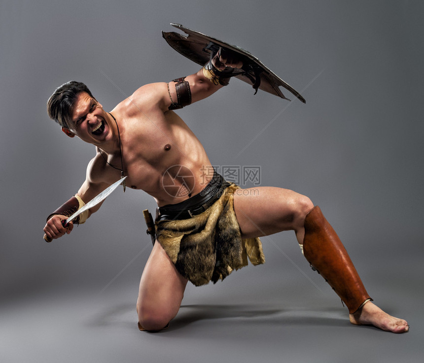 半裸的男人在古代勇士的图图片