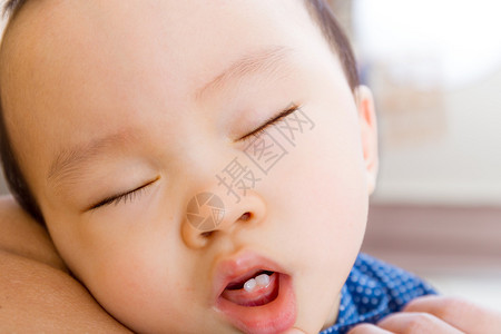 亚洲婴儿睡觉图片