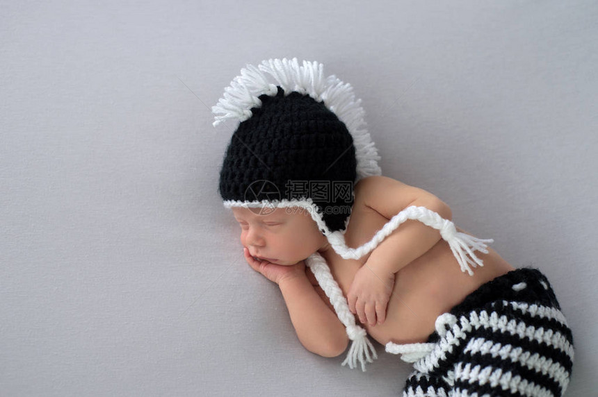 男婴穿着钩针编织图片