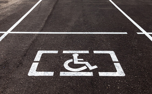 设有残疾人或残疾人标志和沥青标识图片
