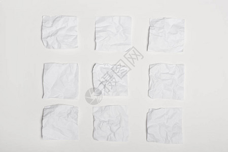 白纸上孤立的折叠白纸图片
