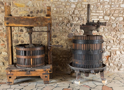 古老的葡萄酒出版社传统的酿背景图片