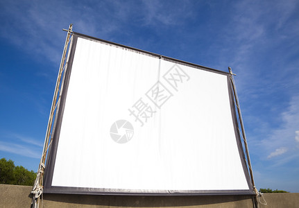 室外电影院的空白屏幕背景图片