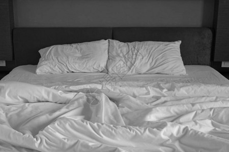 床单和枕头图片