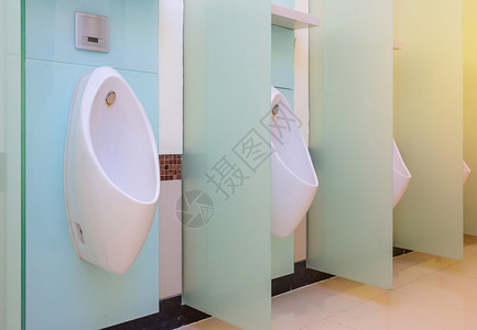 男公共厕所图片