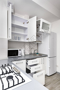 现代白色和黑色厨房图片